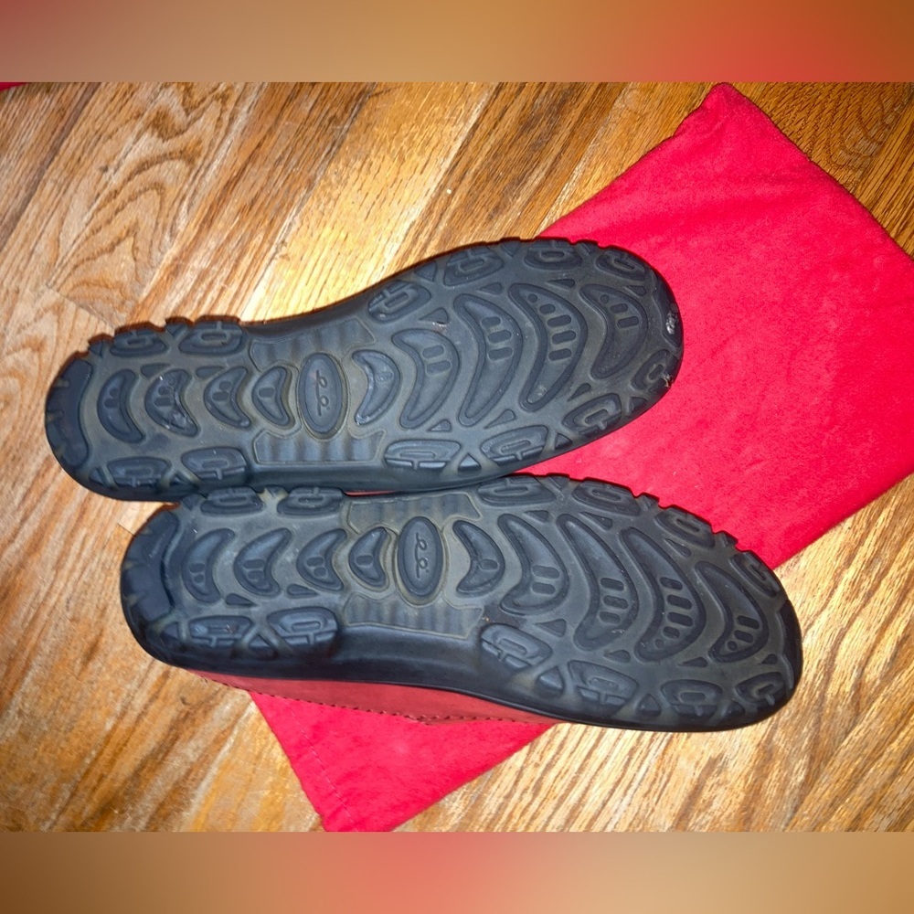 Bally Red Suede Driving Moccasins Reef' 02 Grip Sole 9.5 Like New VTG - Picture 9 of 9